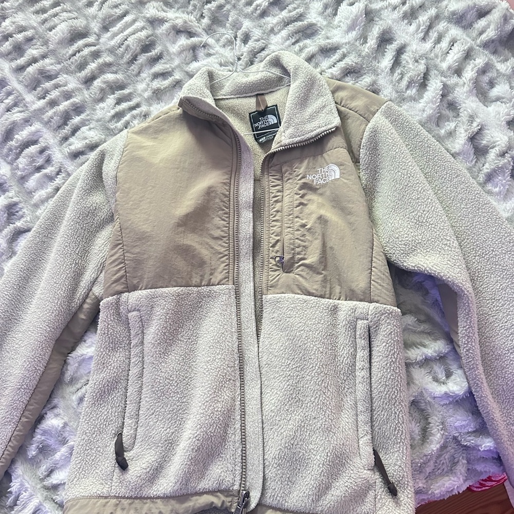 The North Face Beige and Off-White Fleece Jacket Medium
